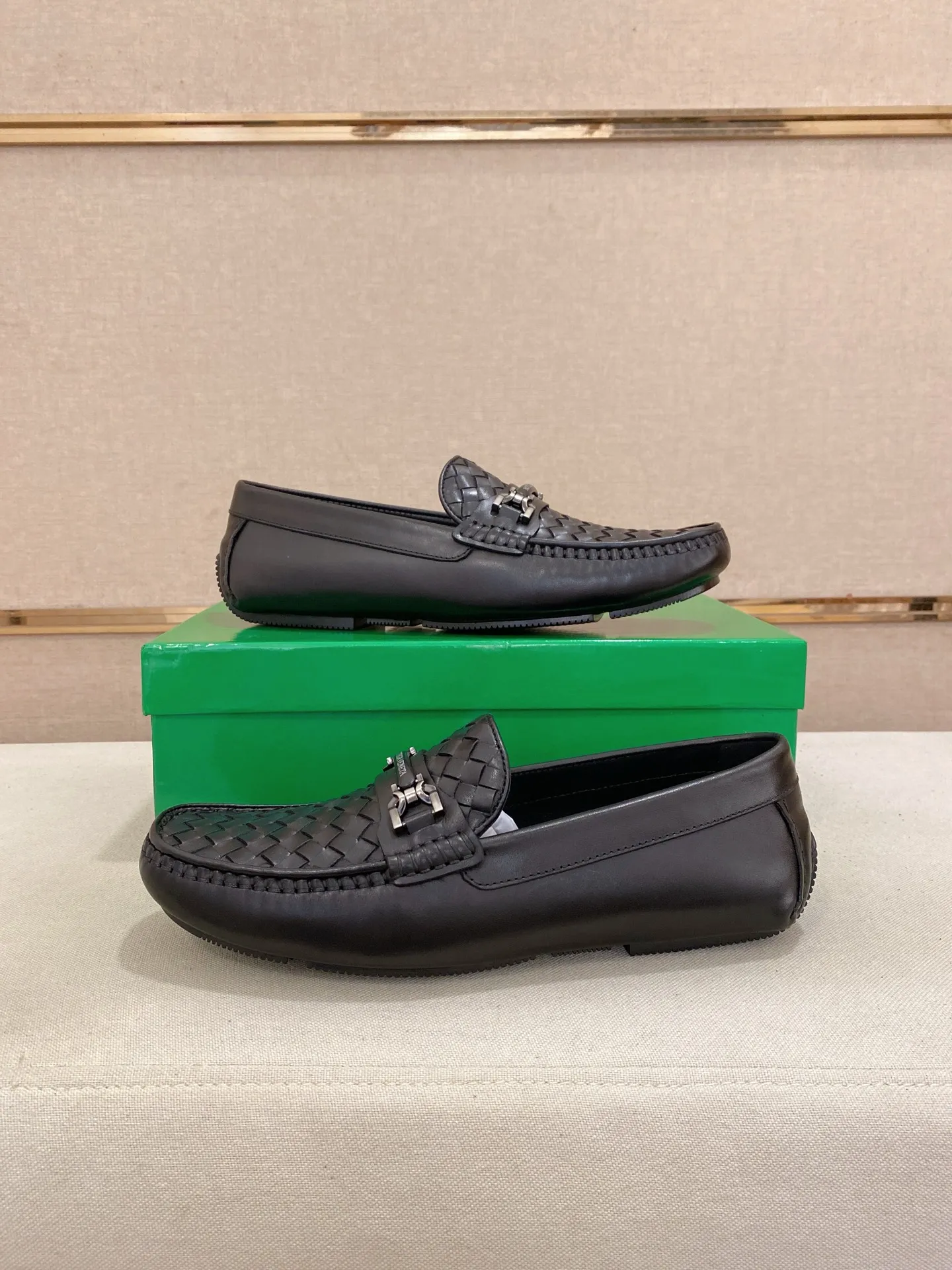 Men's shoes 💰 400💰 (Niu Li + Niu Pad) [BV] latest hot style‼ ️Casual men's shoes, uppers imported first-layer cowhide ➕Full imported cowhide lining✔️Exquisite workmanship, excellent foot feel, special rubber soles✔️, cool and fashionable, the latest fashion, fashionable outsole, hurry up. Code number: 38-44 (can be customized to 37.45, non-refundable)